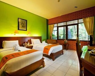 Royal Safari Garden Resort & Convention - Bogor - Schlafzimmer