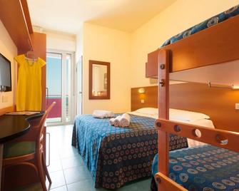Hotel Atlantic Vista Mare - Pesaro - Habitación