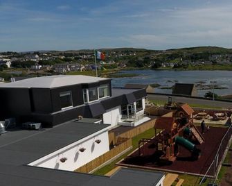 Waterfront Hotel Dungloe - Dungloe - Outdoors view