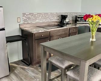 Beautiful view, charming, just completed, large studio in wonderful La Junta. - La Junta - Kitchen