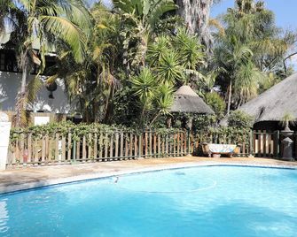 Golden Lantern Guest Lodge - Bela-Bela - Zwembad