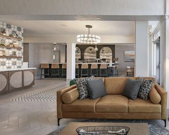 Hotel Virginia Santa Barbara, Tapestry Collection by Hilton - Santa Barbara - Living room