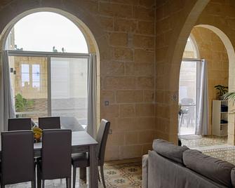 Peaceful Farmhouse - Full Privacy - Qala - Comedor