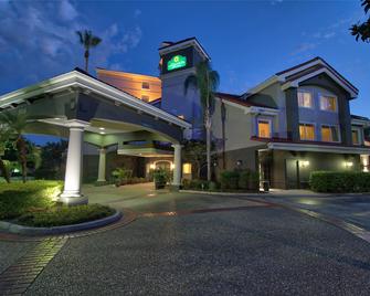 La Quinta Inn & Suites by Wyndham Orlando I Drive/Conv Ctr - Orlando - Building