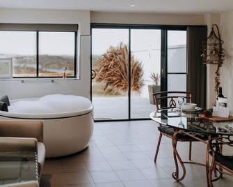 Eagle View Escape - Lithgow - Dining room