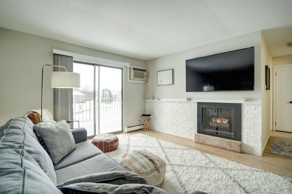 Beautifully remodeled 2 bed 104 Berkley Verona #6 - Verona - Sala de estar