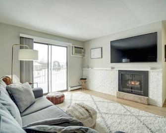 Beautifully remodeled 2 bed 104 Berkley Verona #6 - Verona - Huiskamer