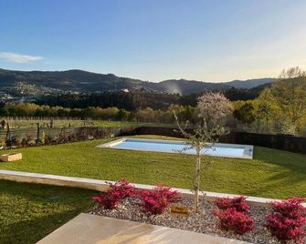 Casal Magister - Basto - حوض السباحة