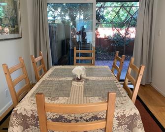 2Bed/1Bath Town House near Stanford and Palo Alto - Menlo Park - Dining room