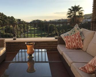 Luxury 3 bedroom Penthouse Los Arqueros, near Marbella, Puerto Banus, Benahavis - Benahavis - Balkon