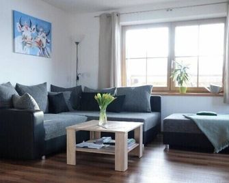 Cozy apartment with panoramic views of mountains and Neuschwanstein Castle - Halblech - Wohnzimmer