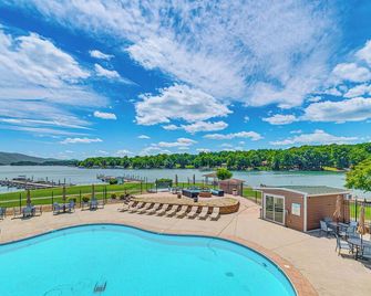 Steps to Smith Mountain Lake Unit with Pool Access! - Huddleston - Piscina