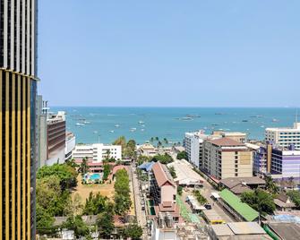Pattaya Central Sea View Pool Suite - Pattaya - Sala de estar