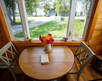 Walk To Everything Ephraim Has To Offer! Pet Friendly! Great Wifi! - Ephraim - Dining room
