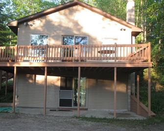 Clean, neat & attractive cottage on Michigan's most beautiful Lake - Hillman - Edificio