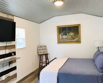 Peaceful Cabin on the Colorado River. Very close to Colorado Bend State Park - Bend - Bedroom