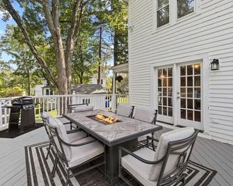 Prime West Hartford Center Location- Historic Gem - West Hartford - Balcony