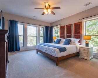 Gorgeous 6BR Lake Home w/Pool, Hot Tub & Boathouse - Valley - Habitación
