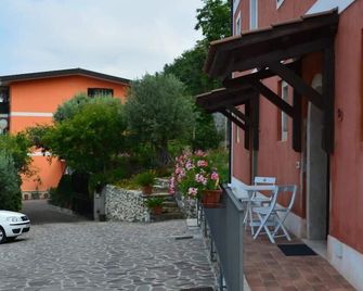 B&B La Casa Rossa - Paola - Terasa