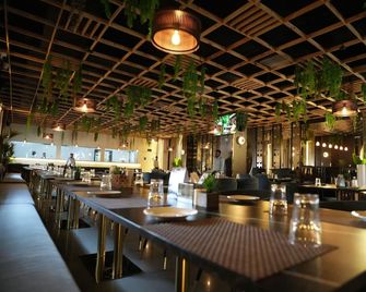 Sarovar Hills Hotel And Resort - Jamshedpur - Restaurace