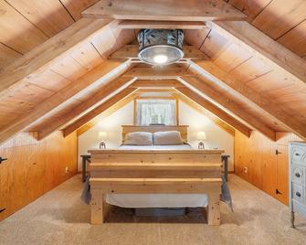 Cozy Lake View Cabin.. Great For The Whole Family with 26 acres to explore - Blue Eye - Habitación