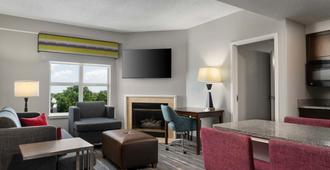 Hampton Inn & Suites Newport News (Oyster Point) - Newport News - Living room