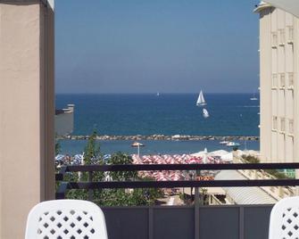 Hotel Des Bains - Cattolica - Balcony