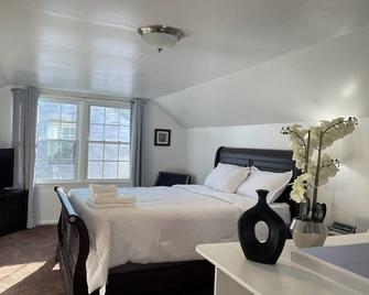 Fabulous 3-bedroom house in Detroit with WiFi, AC. Start your adventure - Detroit - Habitación