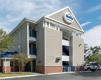 Suburban Extended Stay Hotel Lakeland North I-4 - Lakeland - Building