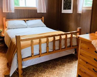 Bowerbird Beach Camp Cabin #1 - Sioux Narrows - Bedroom