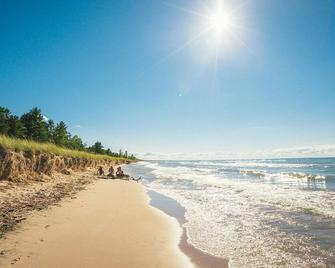 Spacious and cozy cottage close to the lake - Bluewater - Playa