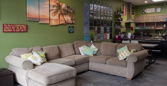California Dreams Hostel - Pacific Beach - San Diego - Living room