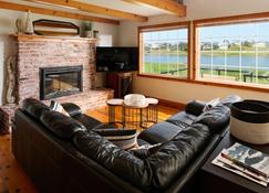 Pacific City River House Loft - Pacific City - Living room