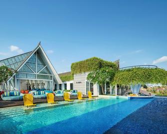 Aloft Bali Seminyak - Kuta - Pool