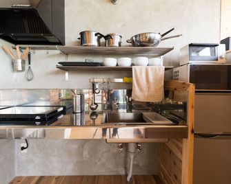 Onsen Guesthouse Hakone Tent - Hakone - Kitchen