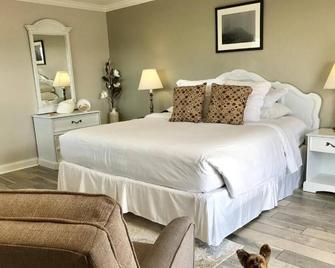 كينيز تيبراري إن - مونتوك - غرفة نوم