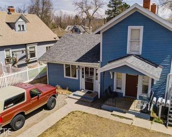 1BR Downtown Townhome King Bed, 5 Min to Shops - Colorado Springs - Bygning