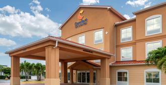 Comfort Inn & Suites Airport - Fort Myers - Gebouw