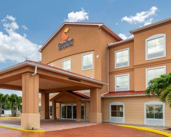 Comfort Inn & Suites Fort Myers Airport - Fort Myers - Building