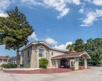 Quality Inn and Suites North Charleston - Ashley Phosphate - North Charleston - Byggnad