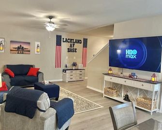 Pet-Friendly Family Stay Near Seaworld & Lackland - San Antonio - Stue