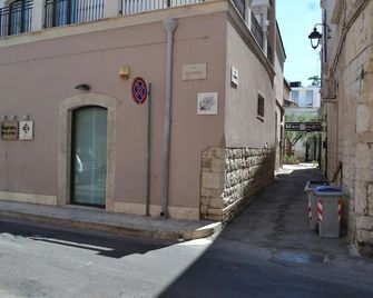 Corte Cairoli B&B and Suites - Modugno