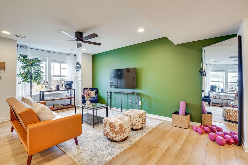Great for Families! Townhome 9 Mi to Harpers Ferry - Charles Town - Wohnzimmer