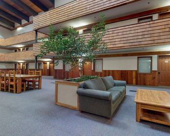 2nd-floor mountain-view condo with sauna, balcony, kitchen - walk to lifts - Crested Butte - Lobby