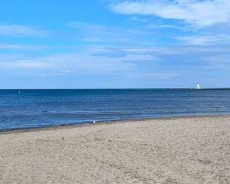 Christie Corner II: Quaint Apartment located in Desirable Port Dalhousie - St. Catharines - Beach