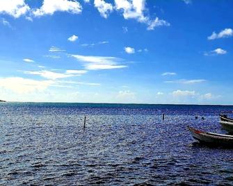 Casa Poblado Cerca de Atracciones Turísticas - Mayagüez - Playa