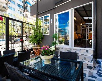 8 Rooms House - בלקובה - מרפסת