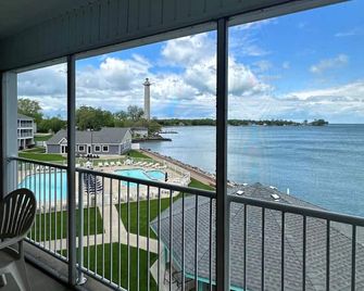Bayshore Resort At Put-In-Bay - Put-in-Bay - Balcony