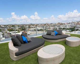 Alex Perry Hotel & Apartments - בריסביין - מרפסת