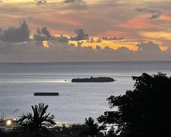 Ocean View Capitol Hill Studio with Sunset Deck - Capitol Hill